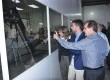 O diretor proprietário, Celso Klein, apresentou a área de produção da empresa ao prefeito Eduardo Leite e vice-prefeita Paula Mascarenhas