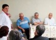 Luiz Ernesto Vargas (em pé, à esquerda) havia sinalizado o pedido de demissão durante a assembleia realizada na noite anterior