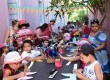 Espaço é pura diversão para as crianças que confeccionam dentes e orelhas de coelhos