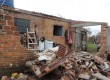 Casa teve garagem totalmente destruída