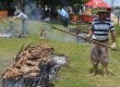 Assadores trabalham desde cedo no churrascão