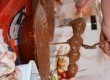 Sucesso da festa, espetinho de morango está entre os destaques da programação