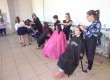 Corte de cabelo unissex, limpeza de pele e maquiagem foram realizadas no evento