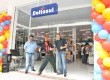 O gerente da filial, Itamar Baldez Vaz (E), o Piá de Uruguaiana (C), e o gerente regional, Márcio Tavares (D), receberam os clientes na inauguração