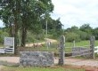Porteira de entrada do Recanto Herança Farroupilha antecipa ambiente rústico do local