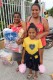 Famílias receberam as cestas durante a cerimônia festiva realizada no dia 14