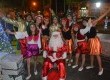Papai Noel e seus duendes, corais e atrações para as crianças marcaram o evento
