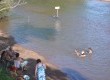 Área de lazer, além do Rio Piratini, envolve churrasqueiras e demais serviços para acampamento
