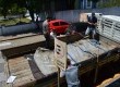 
Bolsões de lona foram adaptados em caminhões para a entrega de água às famílias