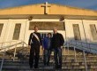 Da direita para a esquerda: padre Jaime Souto, coordenadora Paroquial Sandra Maria da Silva e coordenador da festa
Luiz Rubino Gallas