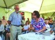 A autora Elvira Maria Monks Vetromilla entregou uma edição autografada do livro em homenagem aos 75 anos ao diretor da Embrapa, Waldyr Stumpf Júnior