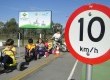 A bordo de triciclos e bicicletas as crianças colocam em prática os ensinamentos sobre conscientização no trânsito