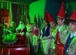 O Papai Noel estava acompanhado da Mamãe Noel e de uma linda decoração, com um trenó, duas renas, várias arvores de Natal e um presépio