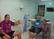 Devido à grande quantidade de fumaça, os bombeiros voluntários tiveram que ficar no oxigênio após o fogo controlado