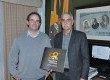 Rodrigo Costa mostra programação da feira junto ao presidente da Associação Rural, José Fernando Quadros De Leon
