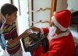Ele se dedica voluntariamente à escolas e empresas que peçam a presença do Papai Noel