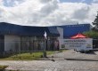 Faixa foi colocada em frente à agência