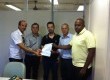 Parlamentares entregaram a documentação oficial necessária para regularização do acampamento que concentra hoje cerca de 14 famílias