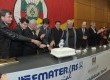 Em Porto Alegre, no auditório do Escritório Central, diretoria e autoridades, como o ex-governador e ex-senador Pedro Simon, que foi homenageado, comemoraram os 60 anos da Ascar com um Café Solidário