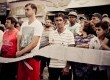 Moradores das localidades rurais compuseram um cordão com as mais de três mil assinaturas em defesa do projeto