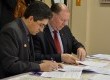 Prefeito Gerson Nunes e o superintendente da Caixa, Chagler Zandavalli, formalizaram o acordo na manhã de quarta-feira (19)